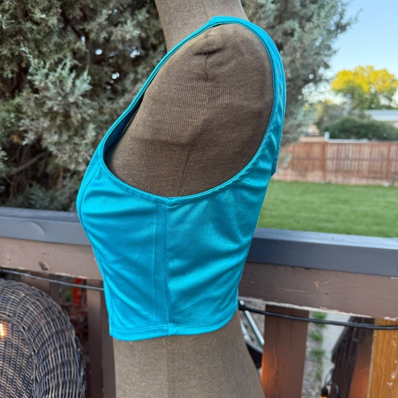 Very Fun Vintage Y2K Cropped Blue Metallic Tank Top - Picture 3 of 5